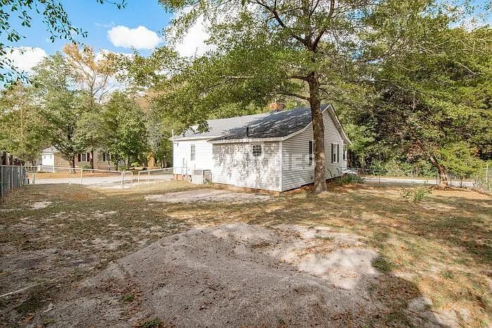 Building Photo - 2100 Lake Shore Dr