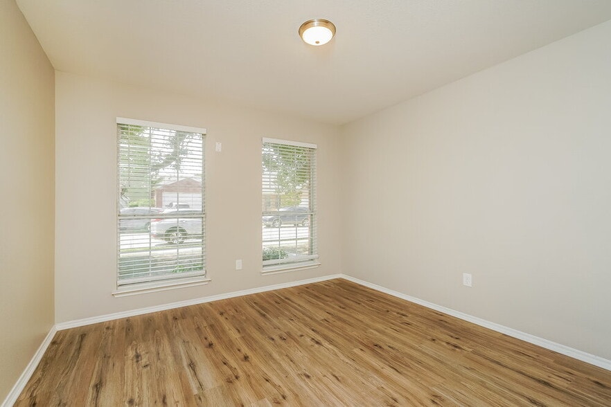 Building Photo - 8921 Tumbleweed Dr