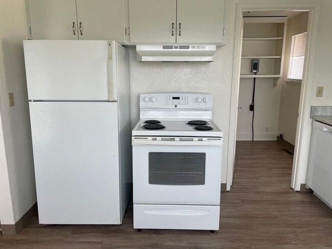 Building Photo - Lake View Apartment for Rent!!!