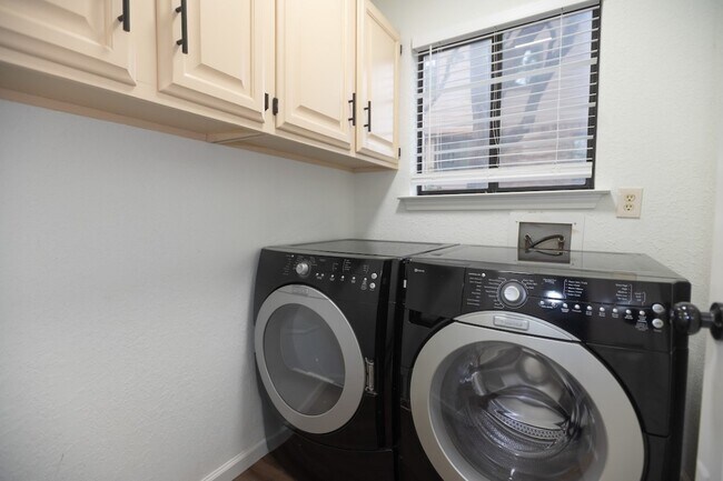 Building Photo - 11513 Juniper Ridge Dr