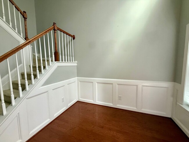 Building Photo - Two bedroom, 2.5 bath condo townhome in Bu...