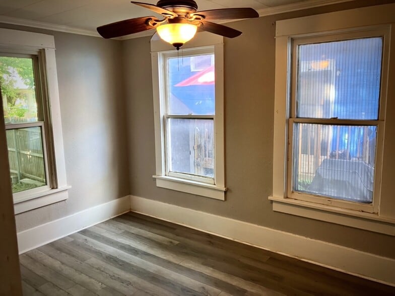 Building Photo - 2505 E 2nd St N