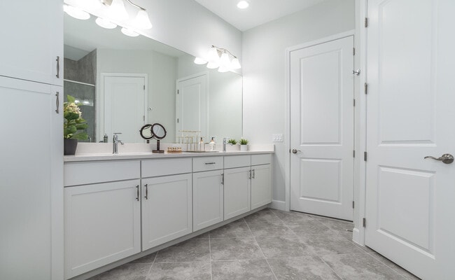 Building Photo - 15145 Cameo Ct