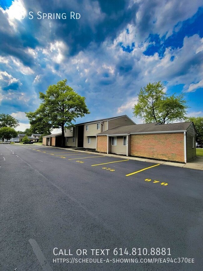 Building Photo - 886 S Spring Rd