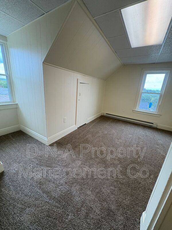 Building Photo - 154 Garibaldi Ave