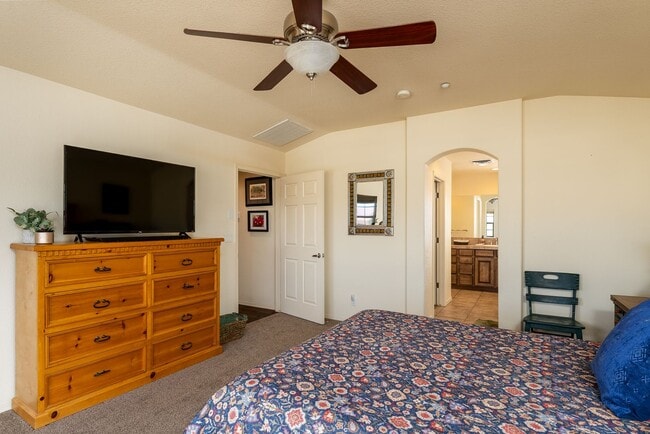 Building Photo - Gated Community 2 Bed/2 Bath Condo Furnished Long term Boat deep garage