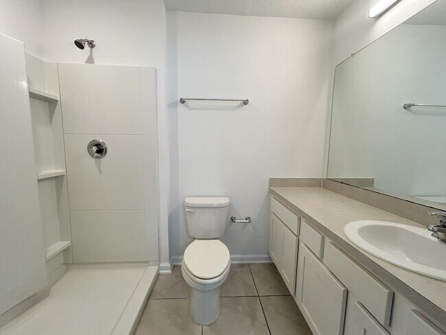 Building Photo - NEWER BUILD, SPACIOUS 3 Bedroom, 2 Bath To...