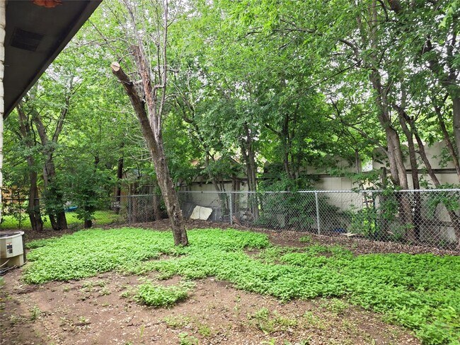 Building Photo - 1811 Magnolia Dr
