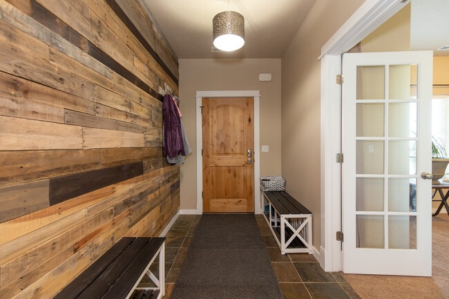 Building Photo - 136 Bull Frog Dr