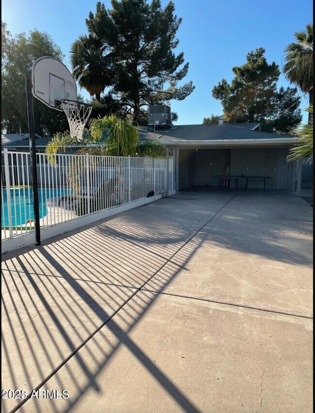 Building Photo - 3117 N 41st Pl
