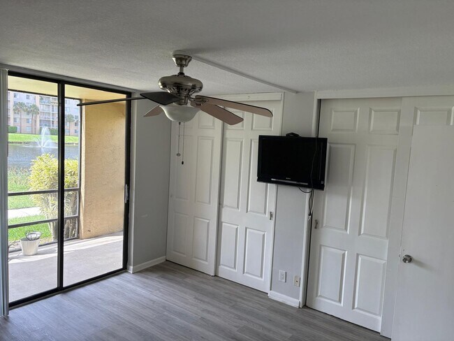 Building Photo - 2828 Tennis Club Dr
