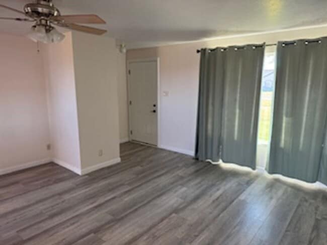 Building Photo - 379 Lawndale Dr