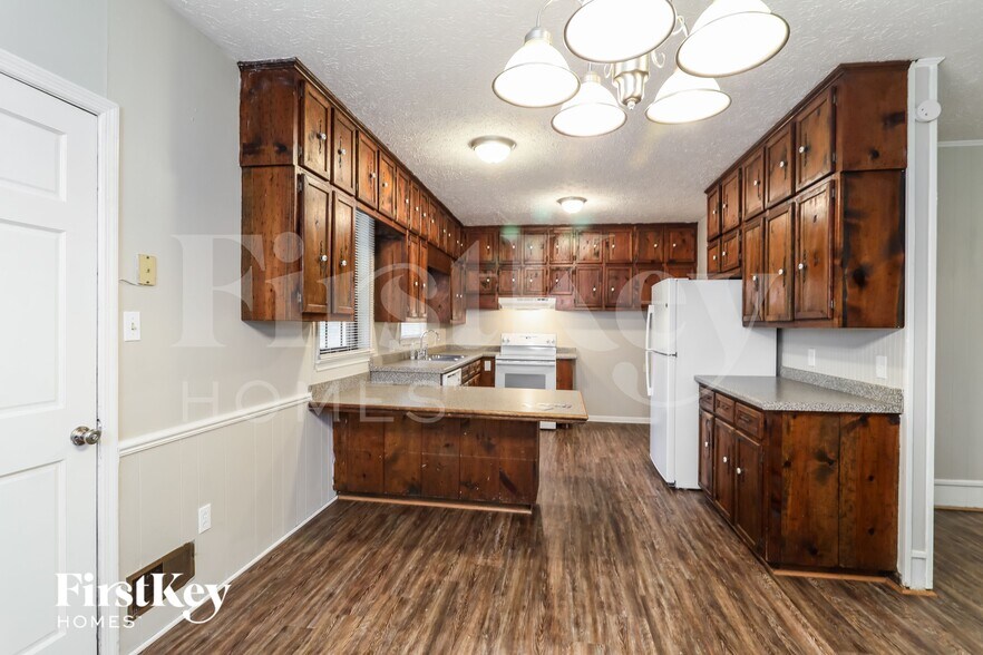 Building Photo - 3704 Newport Dr