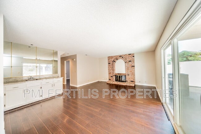 Building Photo - 1229 Hibiscus St