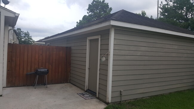 Garage (Detached) - Garage (Tandem/Extended) , 420 sqft garage . Garden - Porch - Street Lights - Fenced Yard - Playground/Playhouse - 23619 Twisting Falls Drive