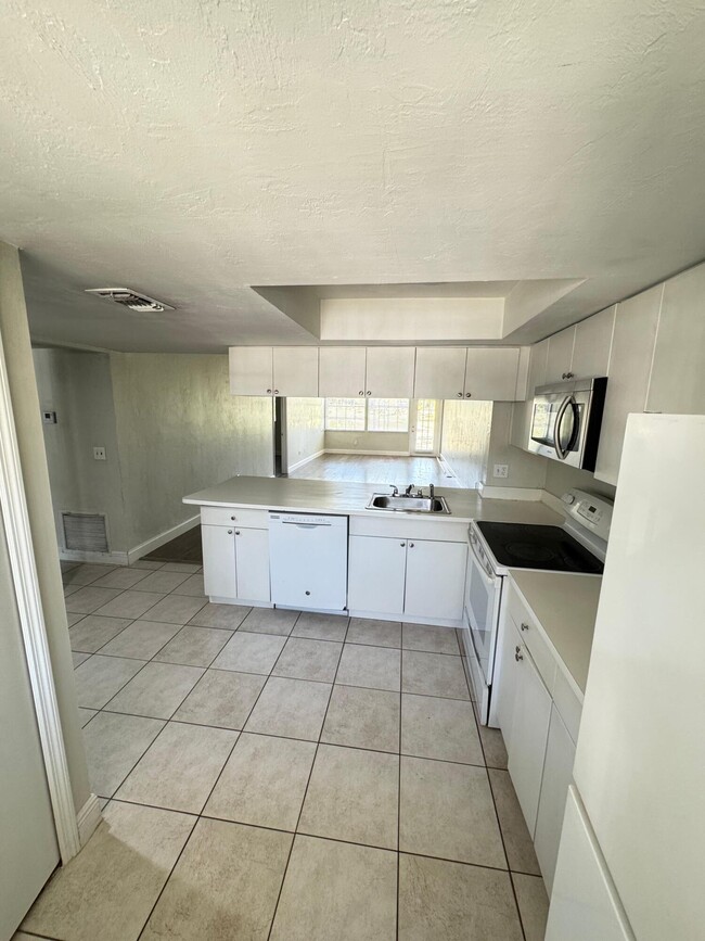 Building Photo - 803 Palm Beach Trace Dr