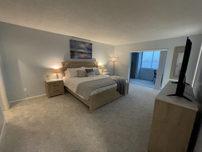 Building Photo - 4750 Cove Cir