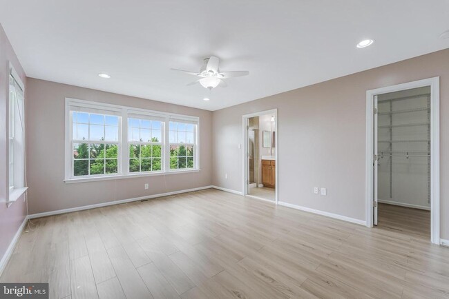 Building Photo - 42785 Hay Rd