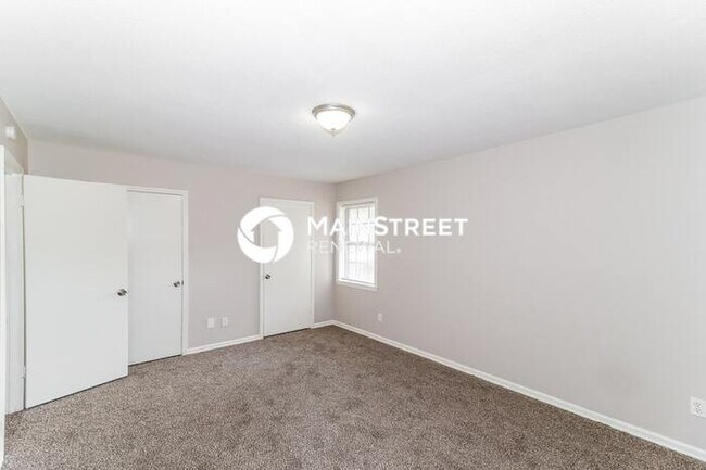 Building Photo - 4 Bedroom Pet-Friendly Home in Memphis, TN with Main Street Renewal
