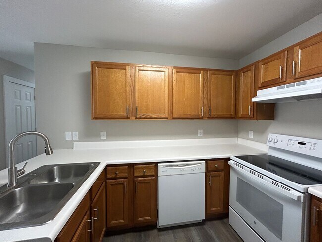 Building Photo - Duplex with Garage - Minutes from Downtown...