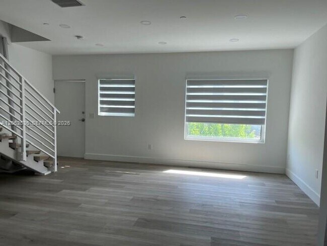 Building Photo - 816 84th St