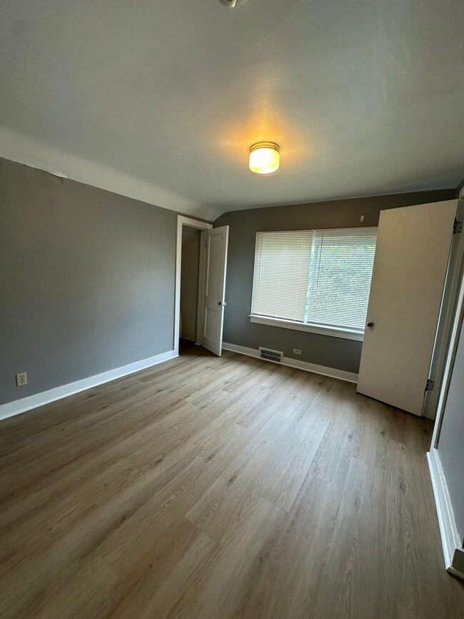 Building Photo - 15119 Northville Rd