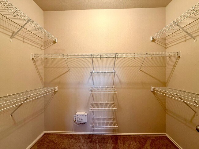 Building Photo - Updated Condo-1310 Parmer Ln.