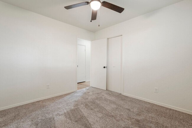 Building Photo - 3 Bed | 2 Bath near Downtown Tulsa!