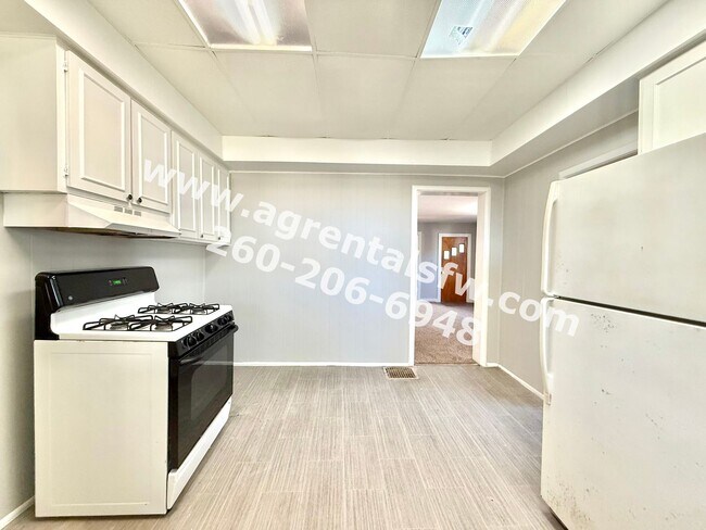 Building Photo - 4 Bedroom House - $300 Off First Months Rent