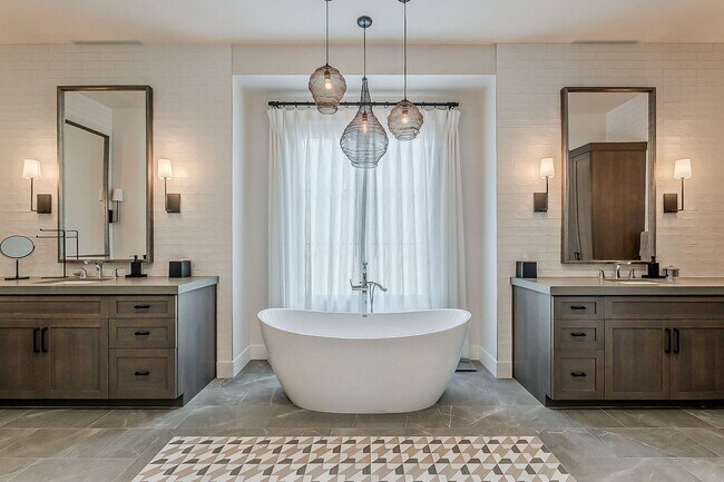 Building Photo - Luxury Home ready for January Move-in