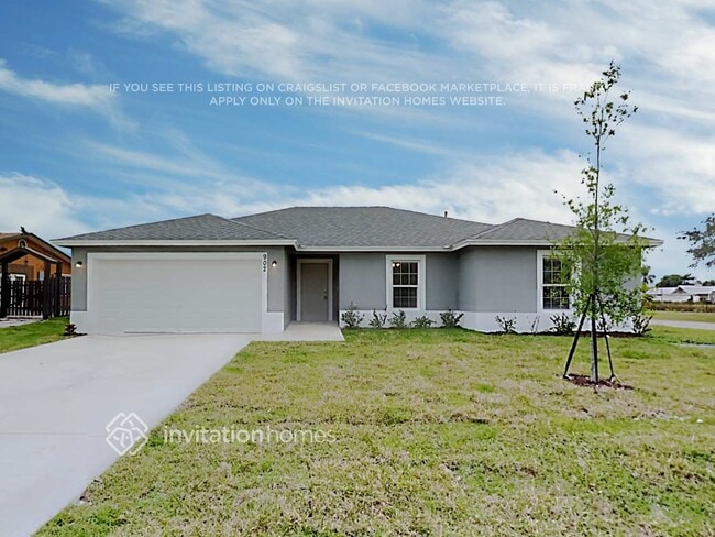 Building Photo - 902 SE Albatross Ave