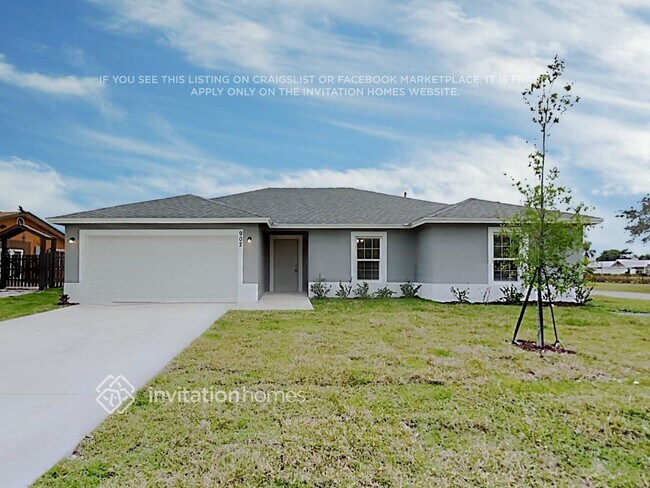 Building Photo - 902 SE Albatross Ave
