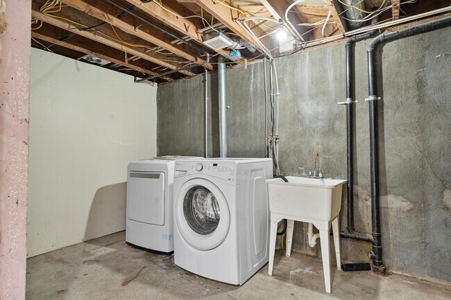 Building Photo - Inviting, remodeled 3-bdr/1.5-bath in Division/Hawthorne duplex—Privacy, A/C, parking, & storage