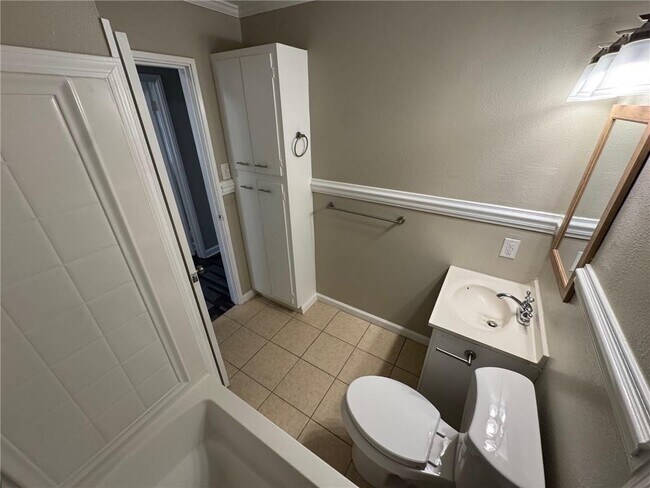 Building Photo - 303 Evergreen Hill