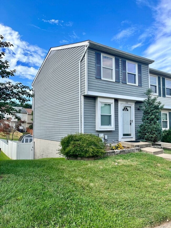 Building Photo - Charming 2 Bedroom/2 Bathroom in Laurel Valley!