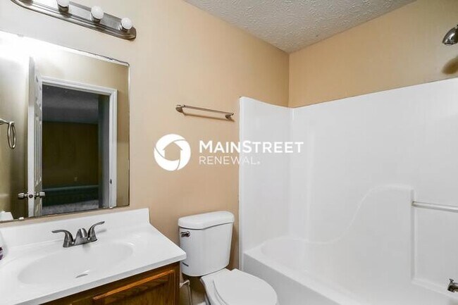 Building Photo - 3 Bedroom Pet-Friendly Home in Lawrence, I...