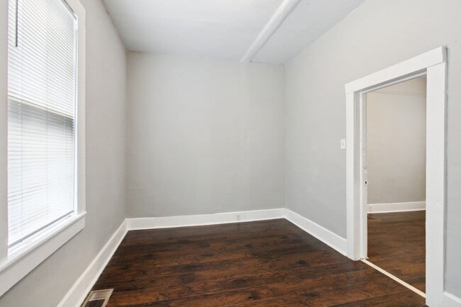 Building Photo - Large 3BR/2BA Near Downtown Savannah Home For Rent