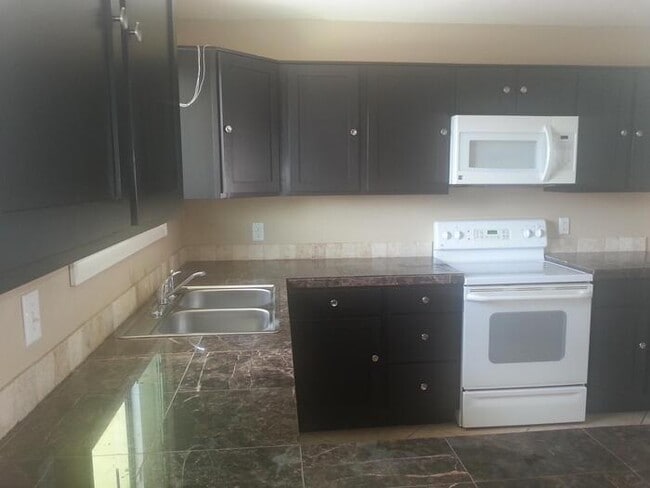 Building Photo - 7955 W Fairmount Ave