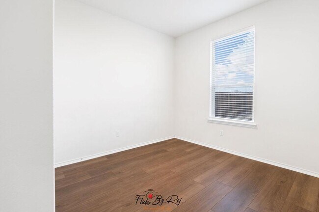 Building Photo - 279 Zuma Dr