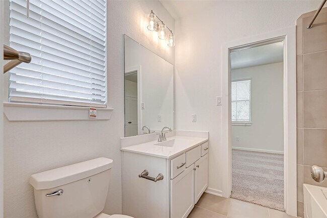 Building Photo - 580 Longleaf Pine Dr