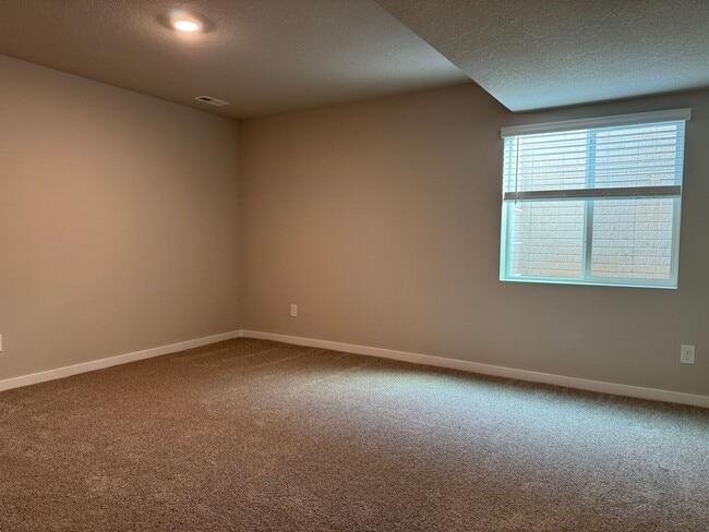 Building Photo - Never-Lived-In 4-Bedroom Ranch with Finished Basement Near Offutt AFB