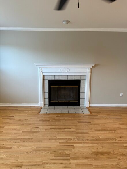 Building Photo - 1607 Briarwood Ln