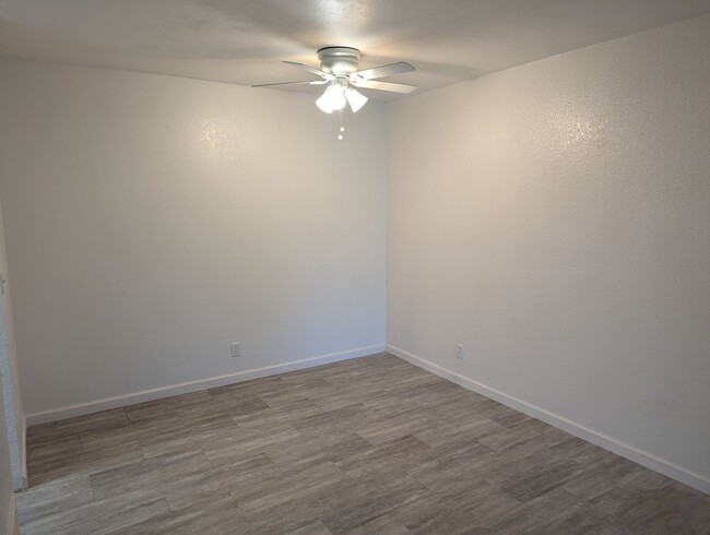 Building Photo - Updated 1 Bedroom Palm Springs Villas