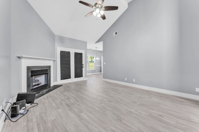 Building Photo - Beautiful 3-Bedroom Retreat with 2 Full Baths in Scenic Woodruff $1,875/mo rent