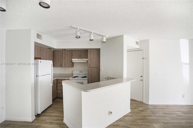 Building Photo - 417 Vista Isles Dr