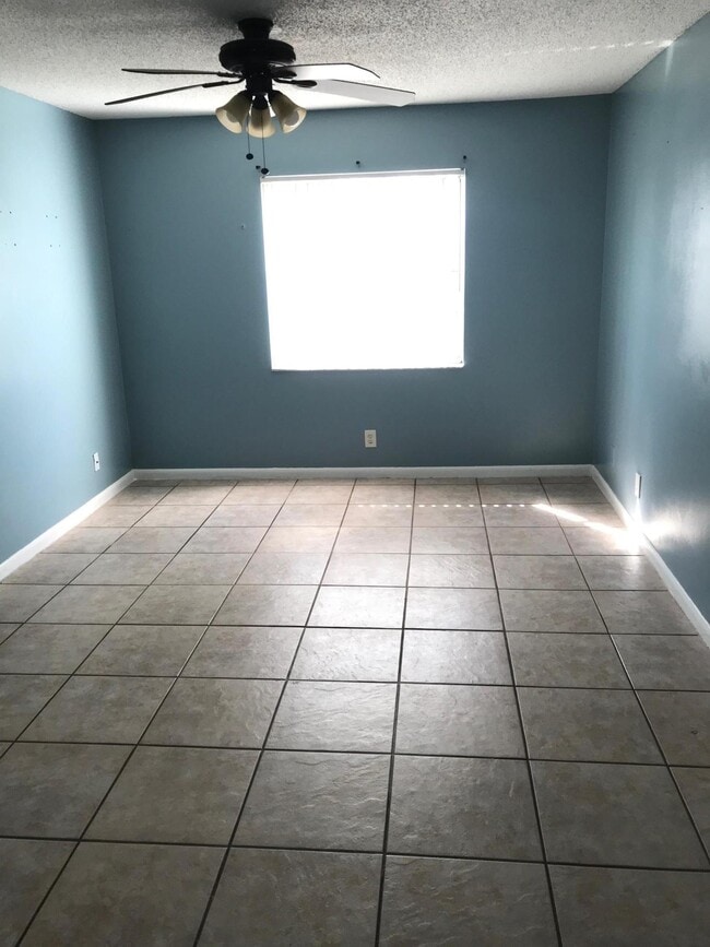 Building Photo - 1830 Abbey Rd