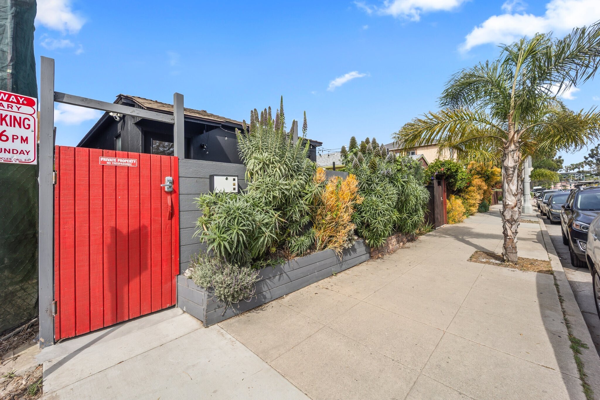 Building Photo - 425 1/2 Venice Way