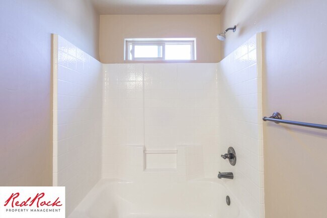 Building Photo - Dog Friendly, Pleasant 4 Bedroom, 2.5 Bathroom Townhome