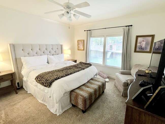 Building Photo - 409 Redbud Cir