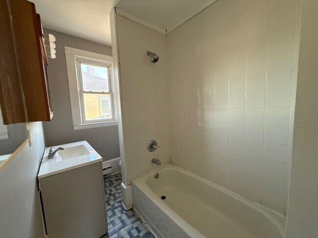 Building Photo - 1309 Linden Ave